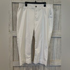 Liz Claiborne crops sz 18W.  Flexi fit waistband mid-rise crop. Inseam is 24in.